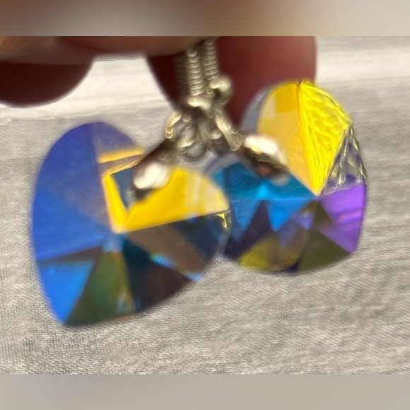 Aurora Borealis Dangle Heart Earrings. Reflective Of Light. Prism Of Colors - Picture 6 of 9